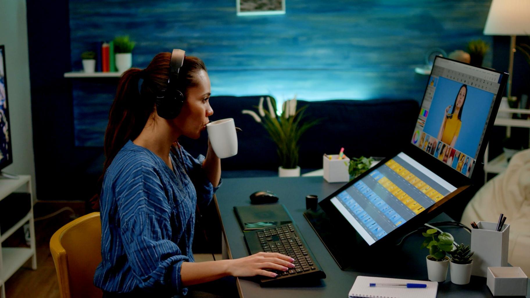 Arbeitsumgebung mit Fokus auf digitale Strategien und E-Commerce-Optimierung